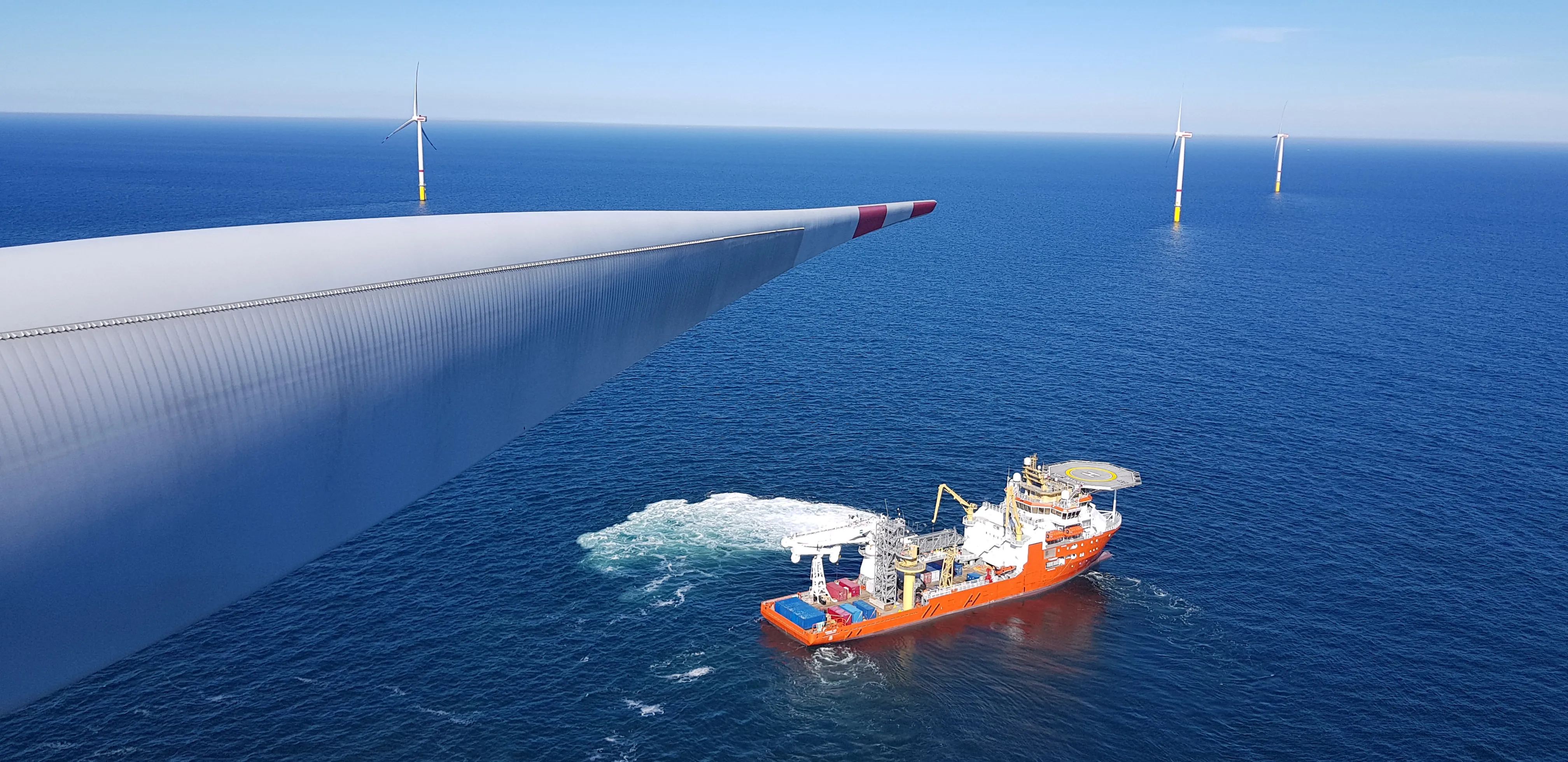 Wind turbine blade with offshore support vessel.