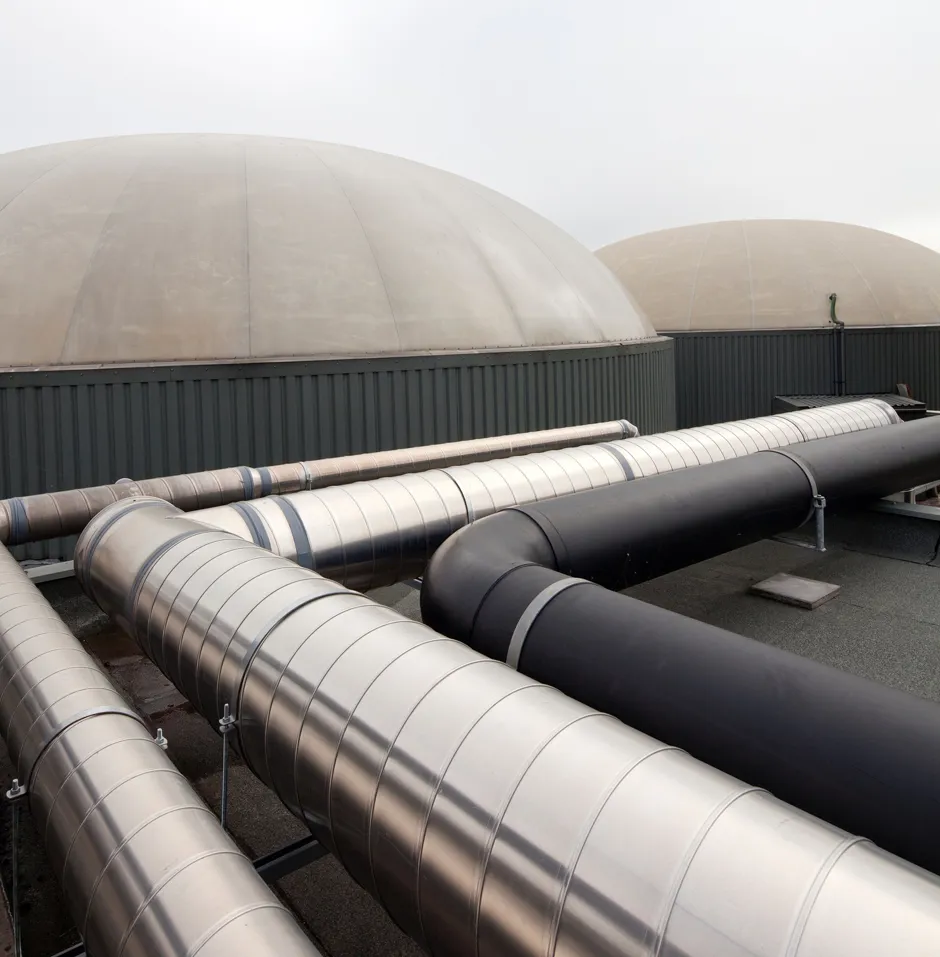 Rooftop domed structures with metallic pipe network